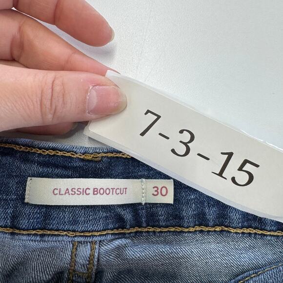 Levis Jeans Womens 30 Blue Denim Classic Bootcut Mid Rise Cotton - Picture 5 of 10